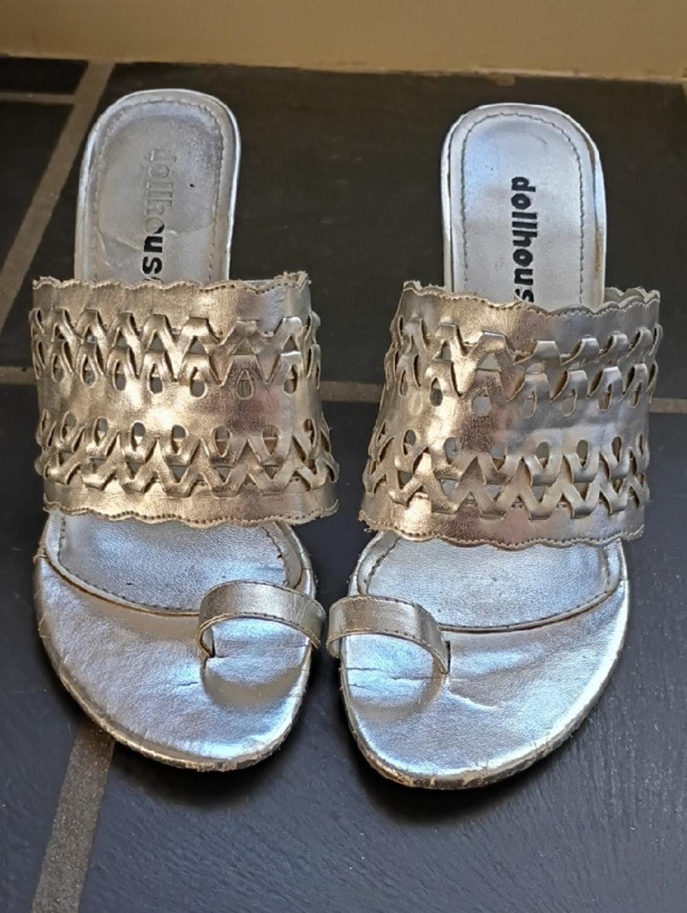 Dollhouse Metallic Silver Woven Toe-Loop Slide Mules | Size 6.5